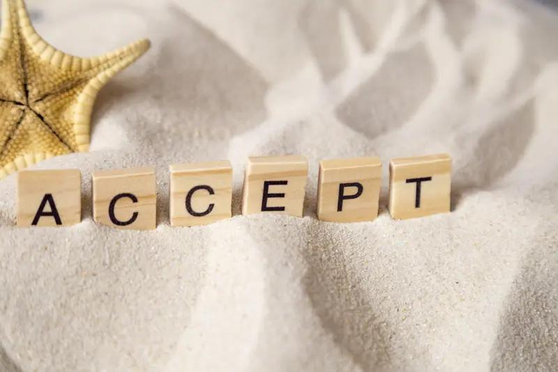 相爱的两个人在一起，信任和理解最重要，所以相爱的两人，有了信任和理解，感情才能长