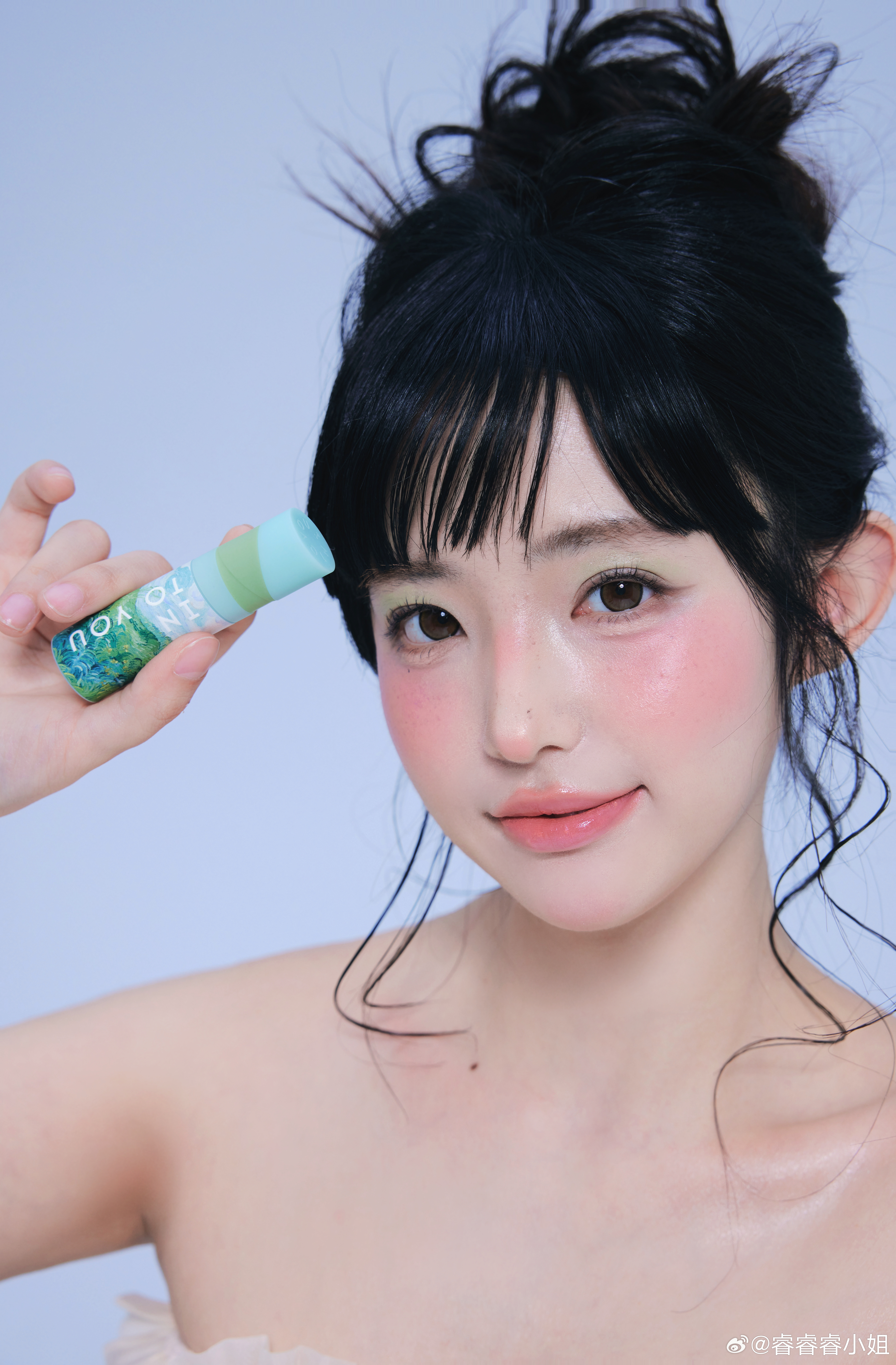 女孩子嘛当然是越夸越漂亮噜^^ ​​​