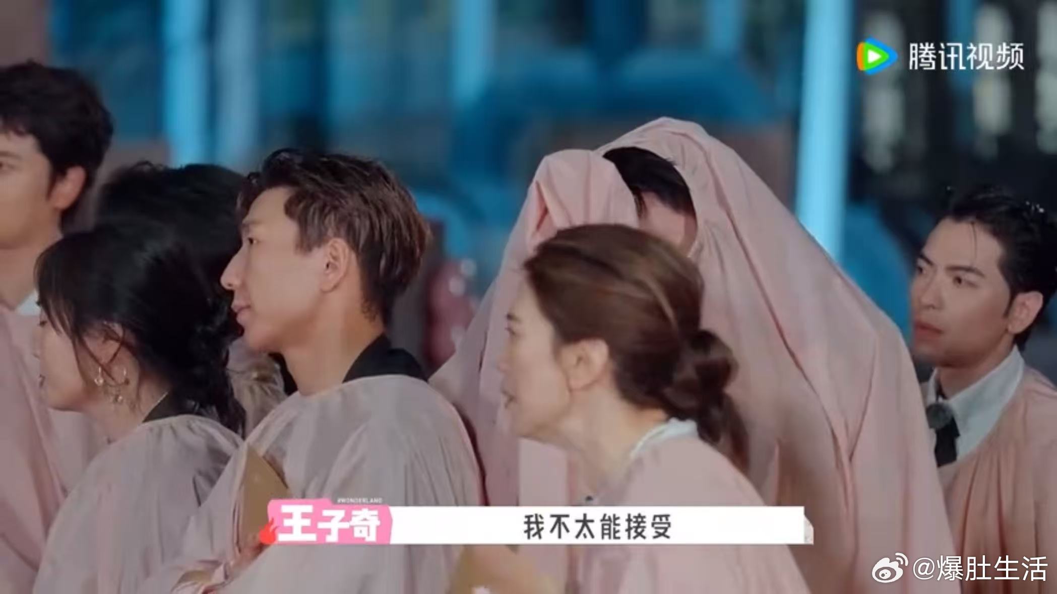 王子奇哭了谁被收官落泪的王子奇戳心，桃花坞是他安心的小家，不用刻意扮演任何身份，