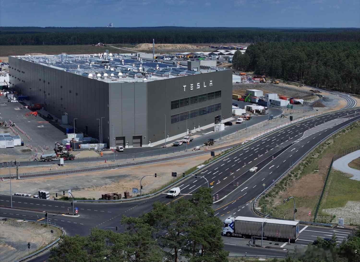 位于勃兰登堡Grünheide的特斯拉工厂在8月份的员工病假率攀升至17%，是去