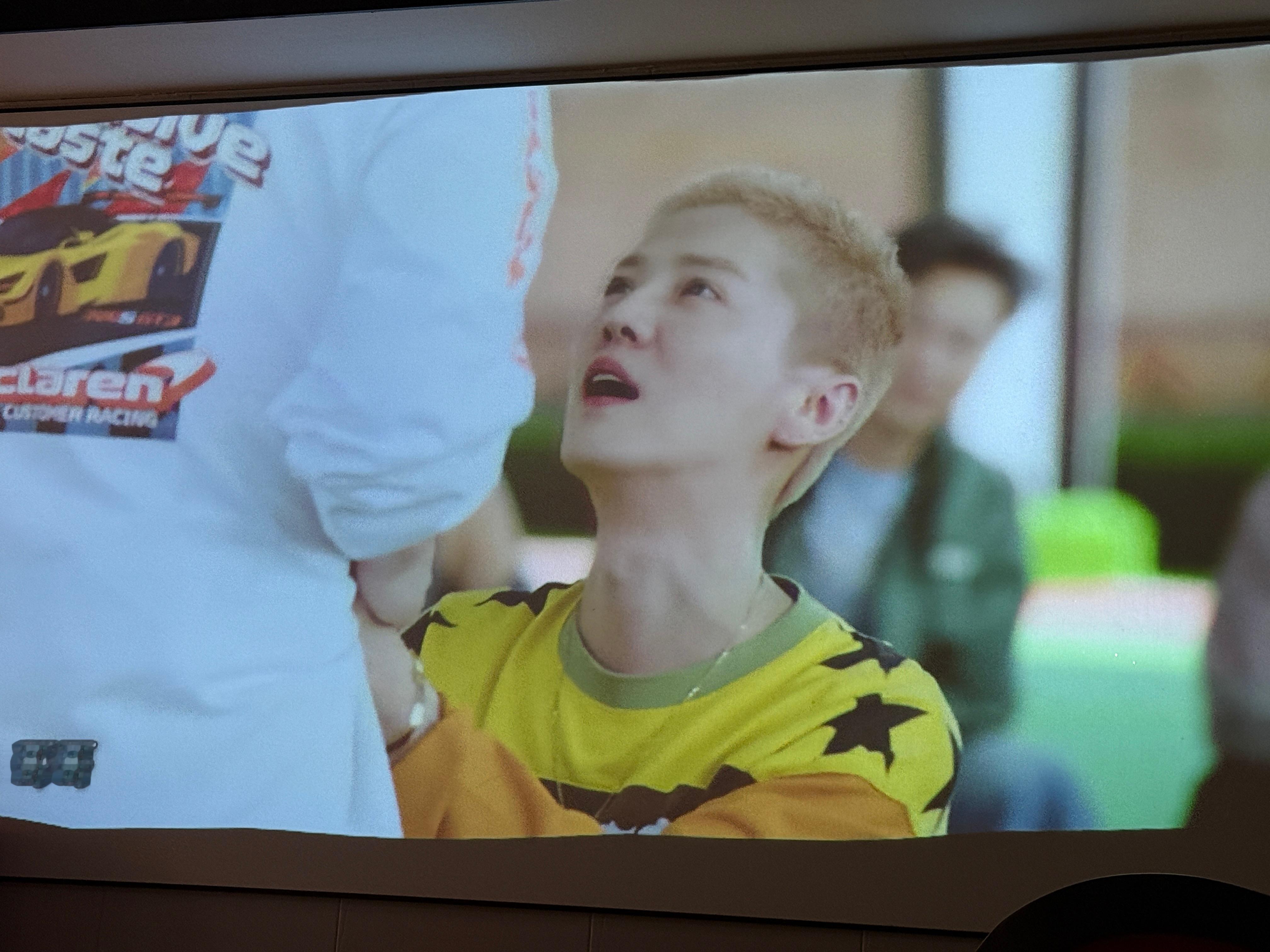在酒店投屏看五哈，好爽的吧 重庆