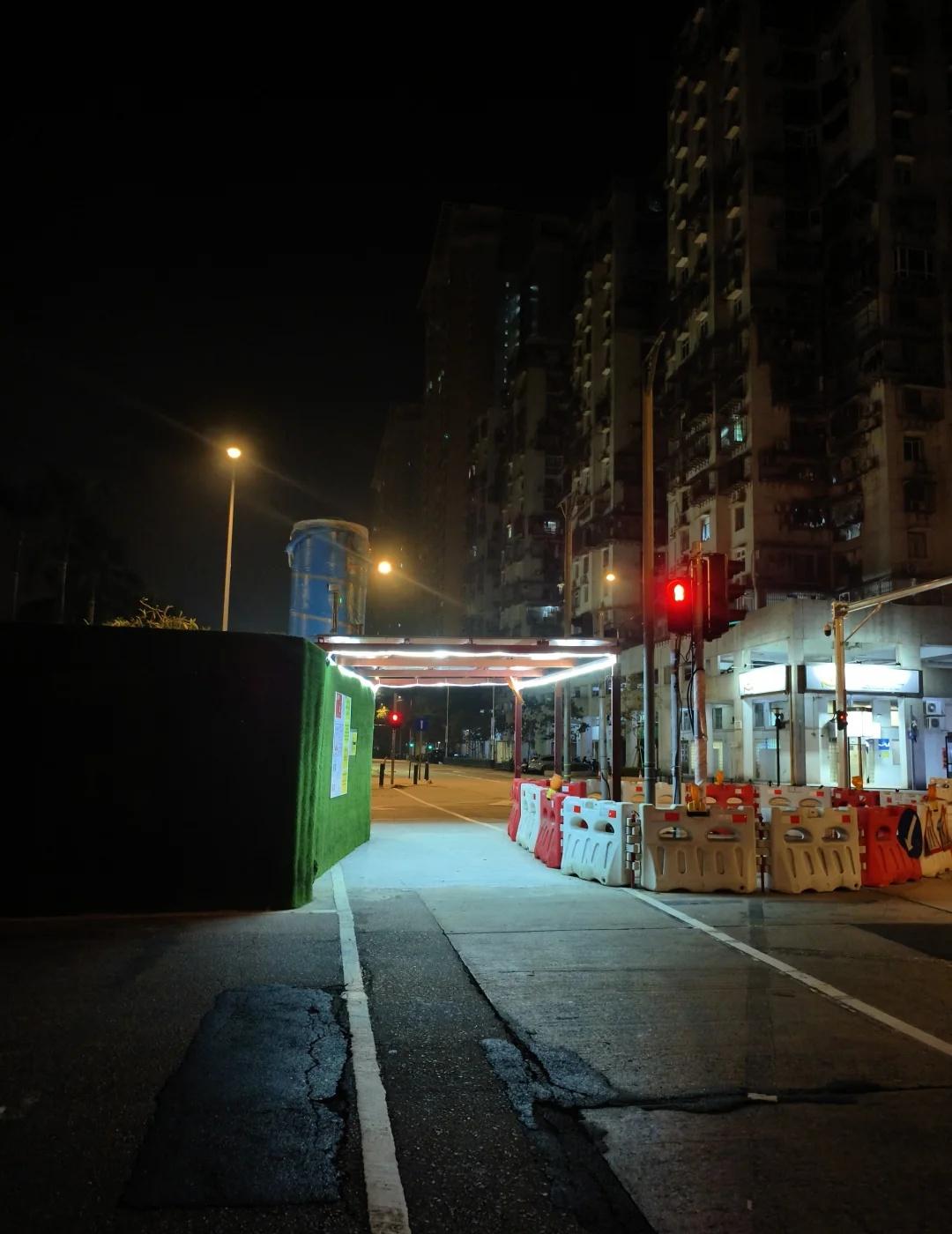 跑步的终点是？似咖啡的黑啤
又一次破记录的夜训
冻……
4点回家
卑妈妈睇到又到