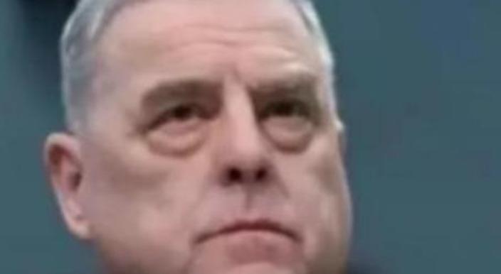 美国不是怕中国，是算不清在家门口开这一仗到底能不能赢。2026财年国防预算冲到1