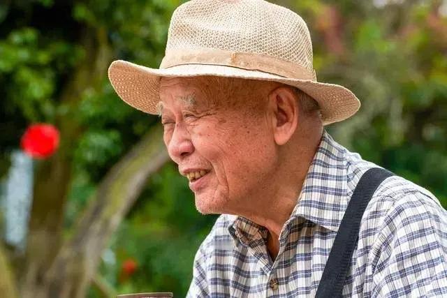 #人老了儿媳重要还是女儿重要?#按理说，都重要，但事实还是有点区别！

  假如