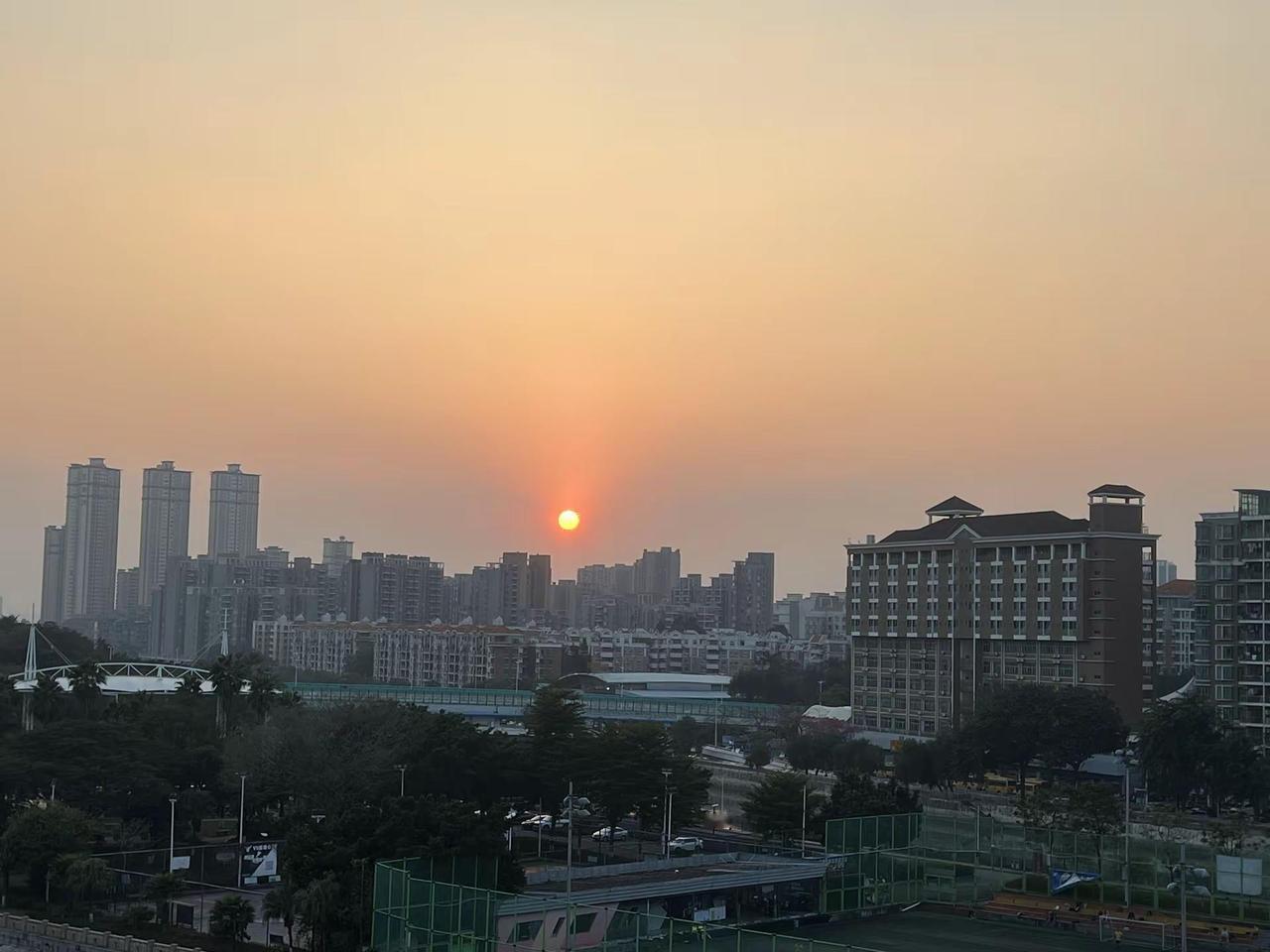 致青春 晚霞 日落🌇 黄昏日落 太阳下山了