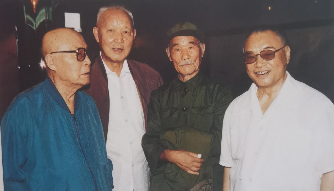 四位开国将军,
个个声名显赫。
他们曾经在燕赵大地，
也就是“华北大地”上纵横驰