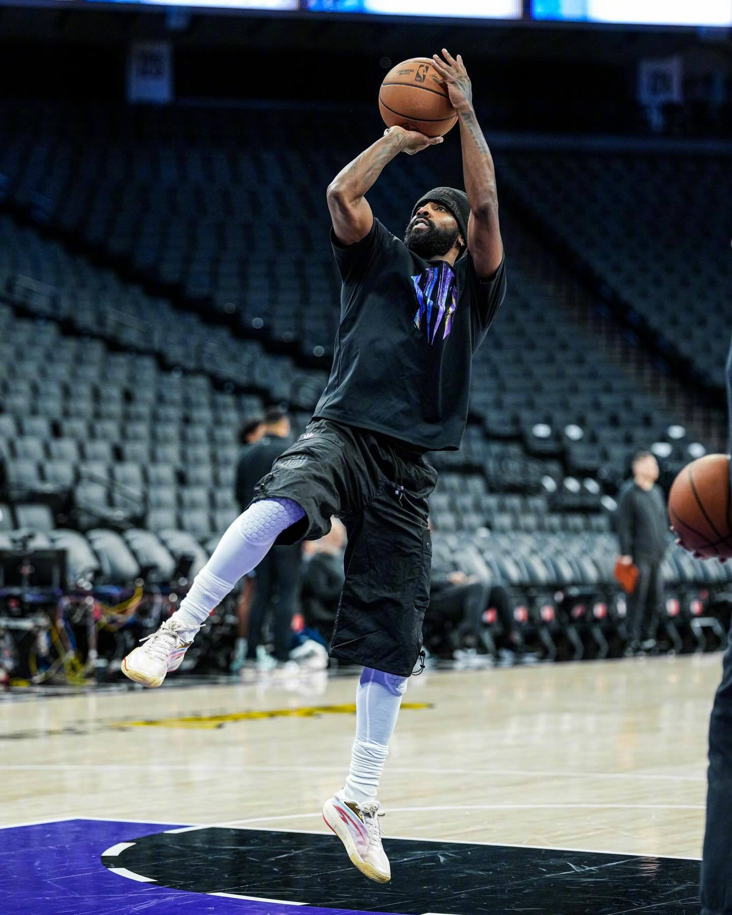 欧文上脚了个人最新一代签名鞋KAI 3，对比前两代颜值如何？ 