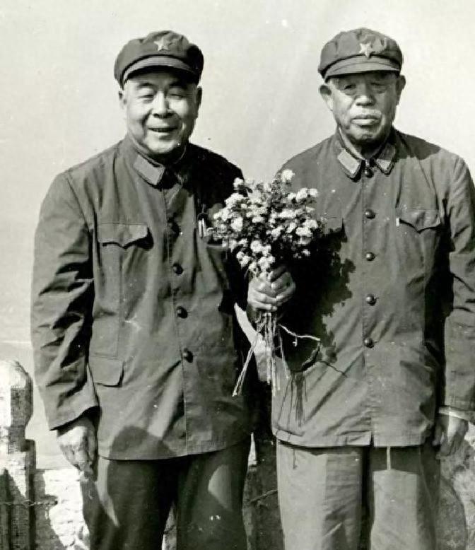 1935年，在直罗镇战役后，东北军的二等兵崔小四，还没摸清自己参军到底图什么，就