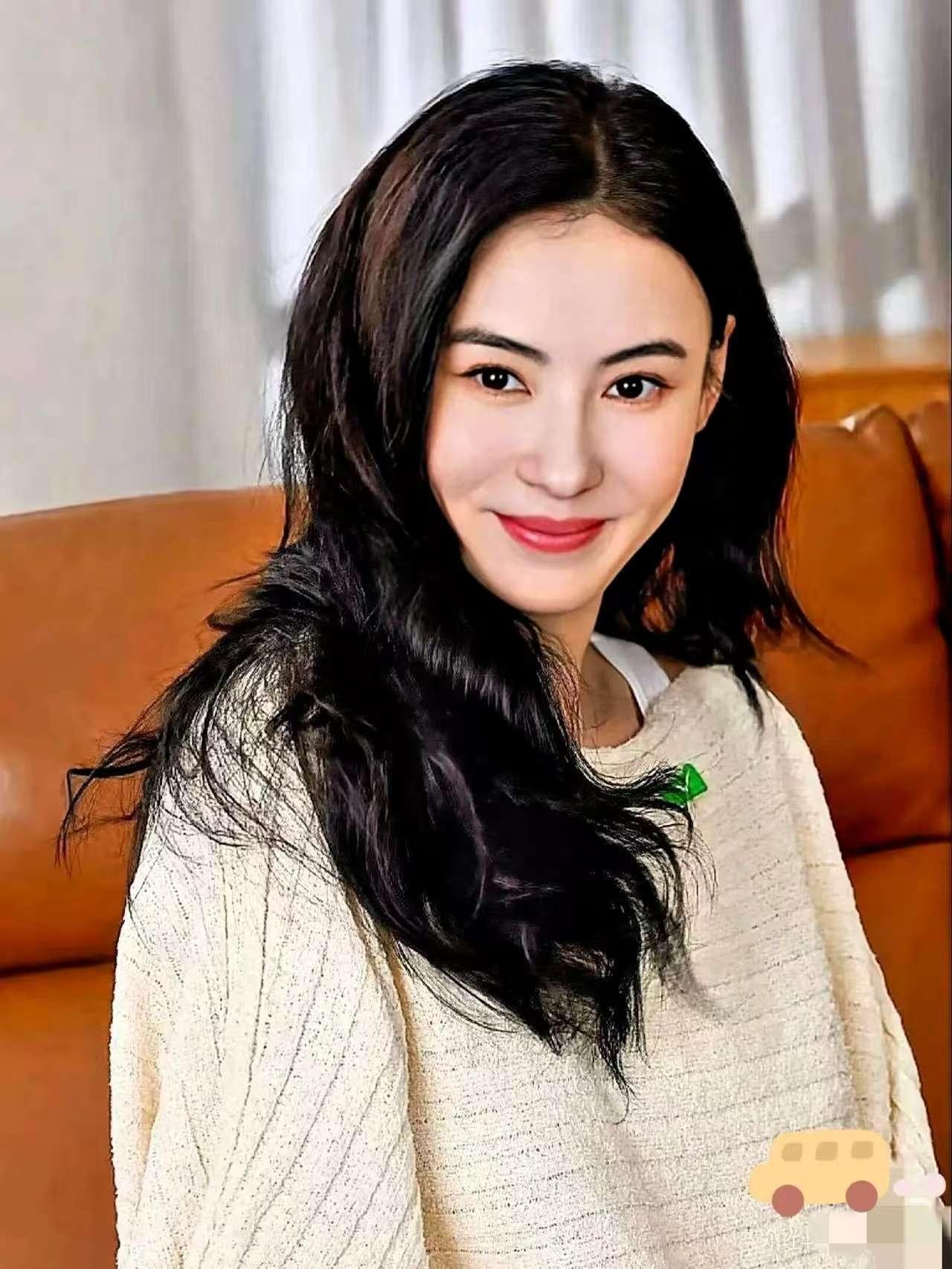 一夜之间，全国人民都知道了！
张柏芝，
都已经45岁的人了，居然对儿子谈恋爱这么