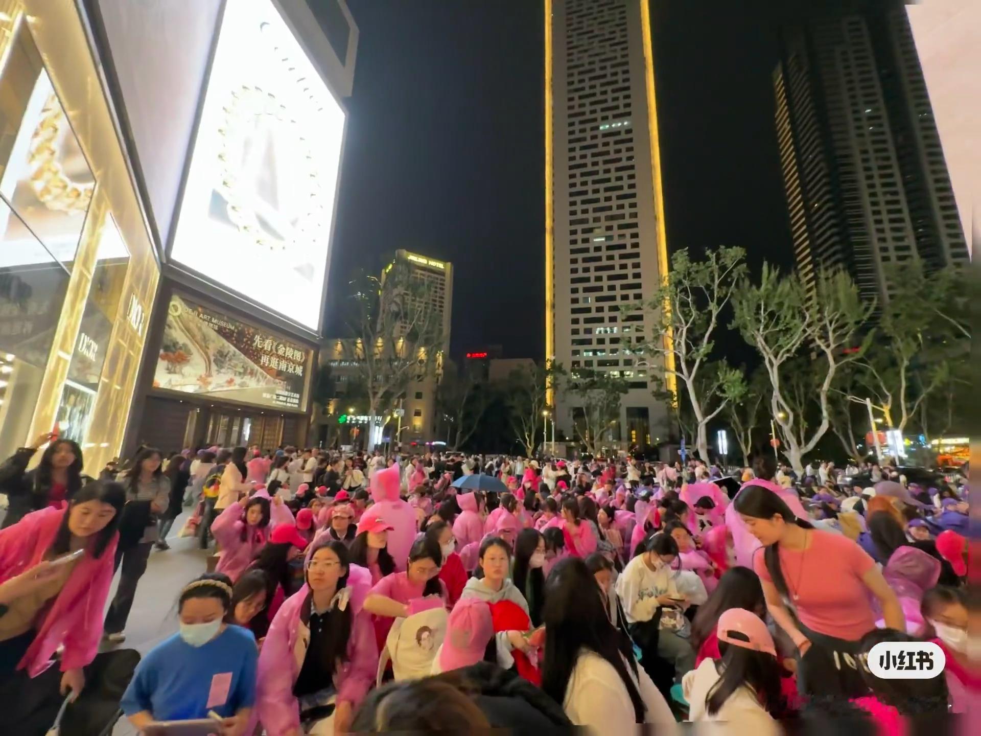 毛毛们觉得我明天下午一点赶到现场能见到迪丽热巴吗