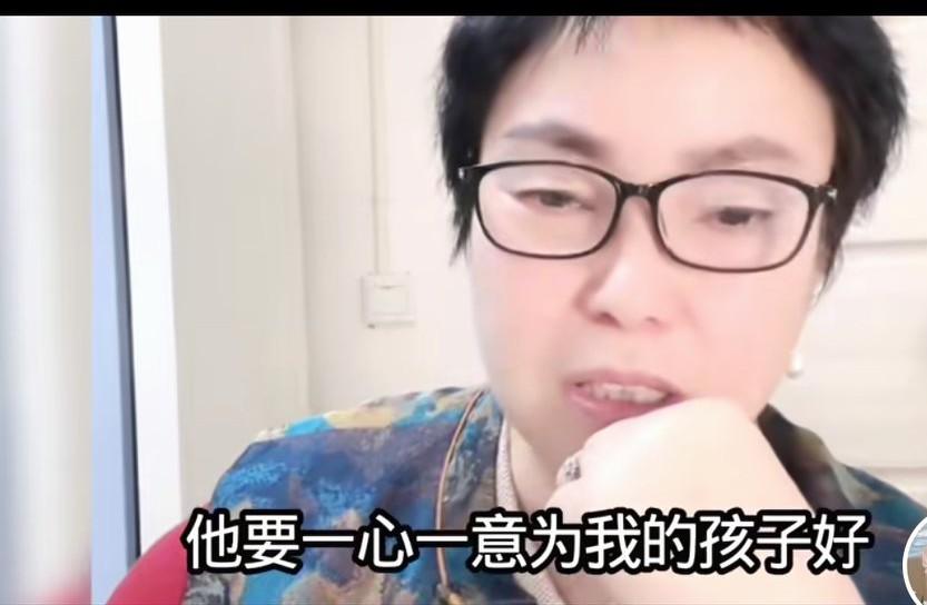 喜梅的妈妈说，大双都是在表演，不是在直播间他从来没有抱过孩子，还有只有在直播间和