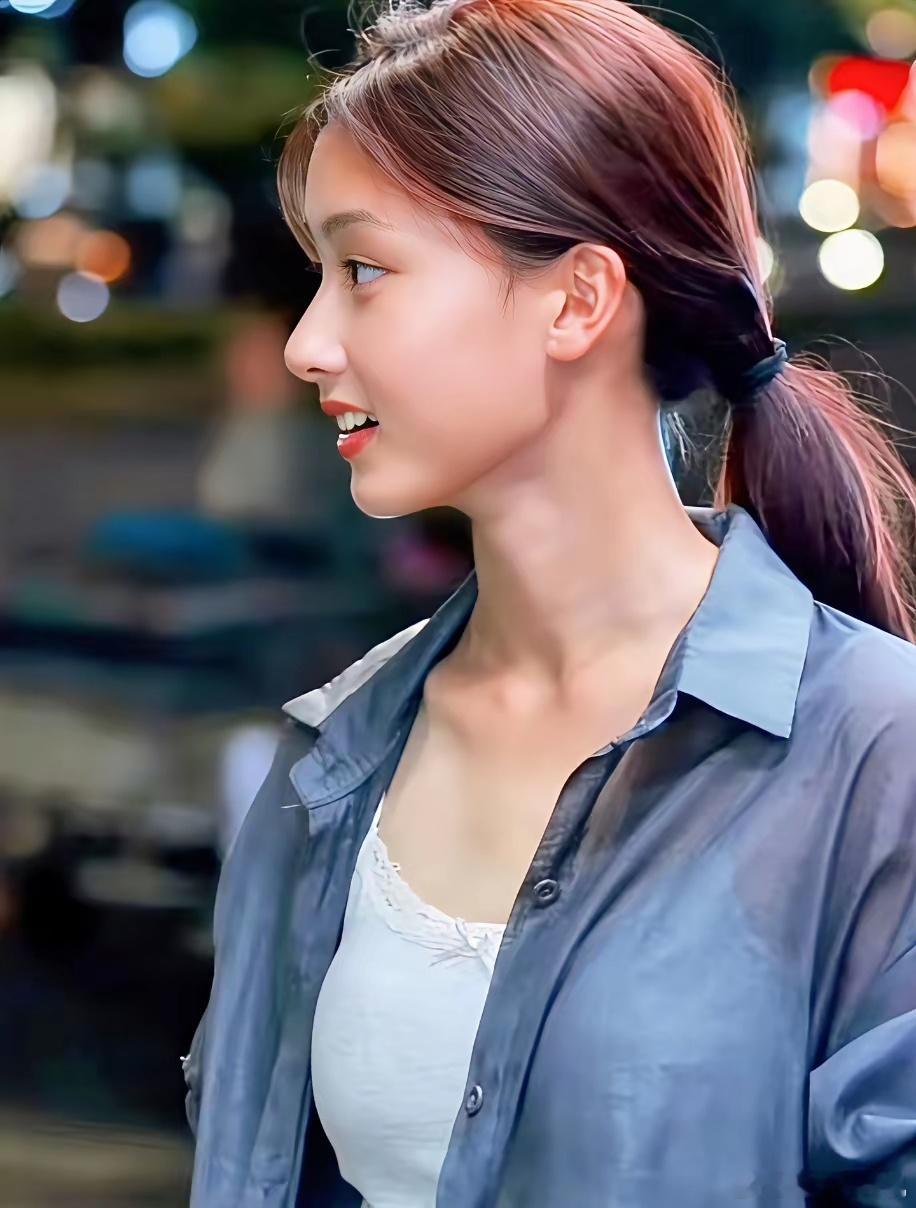 我如果是七七的妈妈​首先我不会直接拒绝于正​也不会马上答应签约，我会先去联系于正
