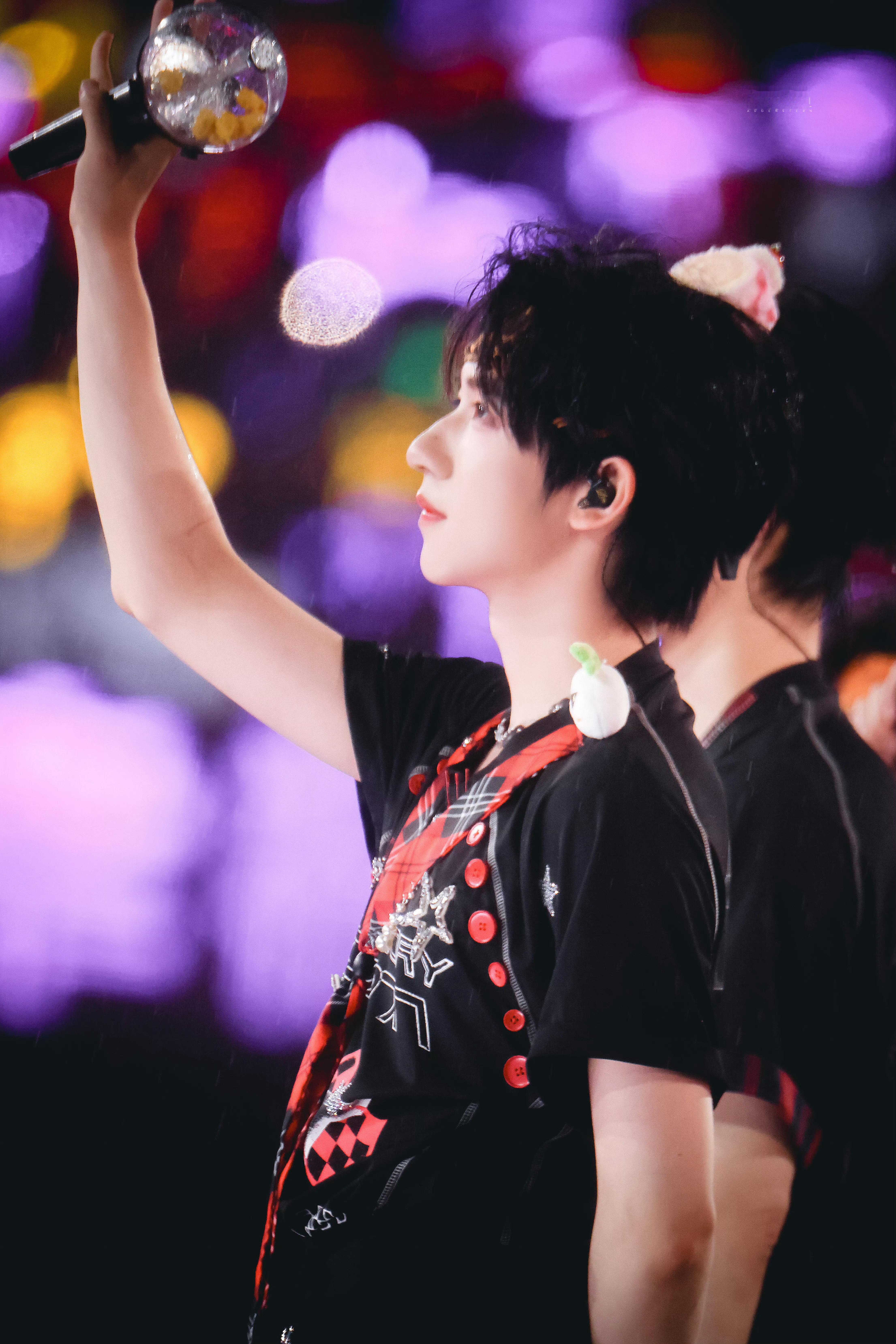 贺峻霖贺峻霖HUAWEI nova代言人💚 贺峻霖五十公里桃花坞6“生命不仅是