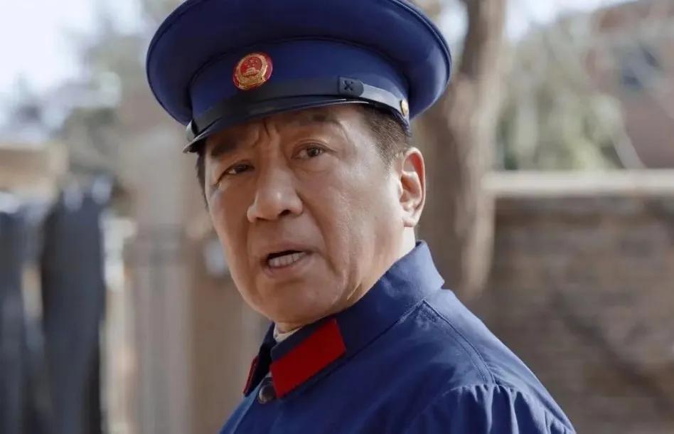 《南来北往》马奎牺牲时胸口的刀是怎么扎进去的。导演你倒是交代一下呀。给人感觉莫名