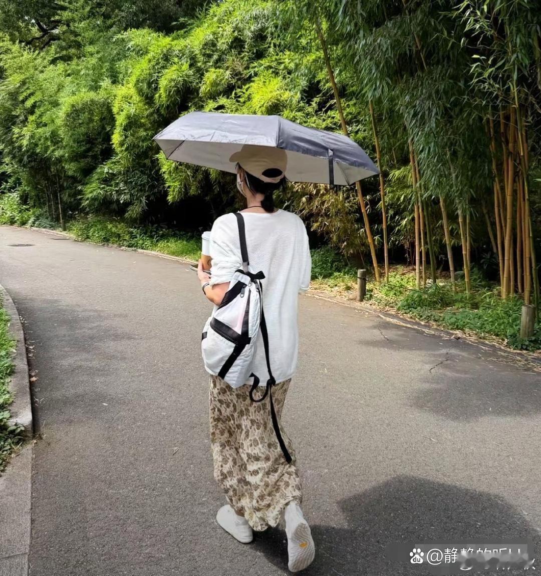 50岁了，周迅的年龄感也上来了。 