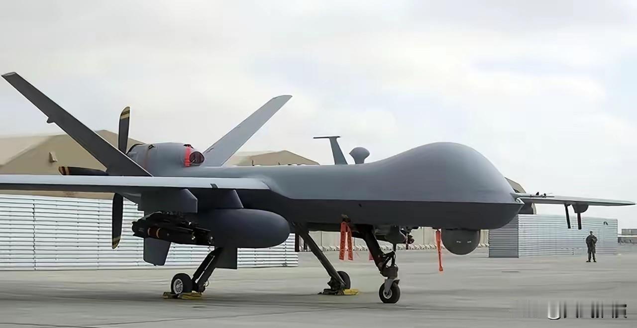 美国航母有点慌，没有想到，在茫茫大海上，伊朗无人机竟然发现了美国航母踪迹，这可如