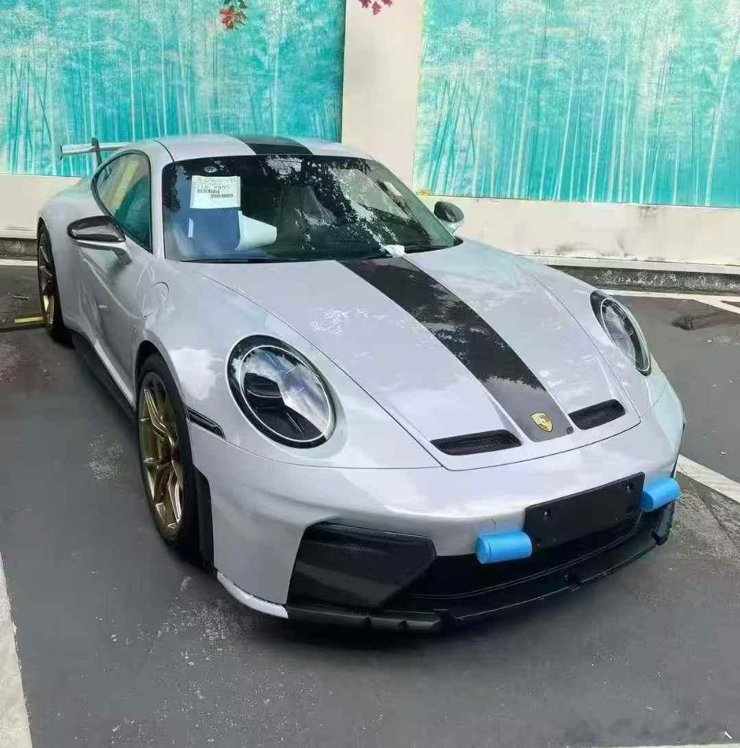 保时捷992.2 GT3，车子已到展厅，随时可以提车，25款全新过户传递 