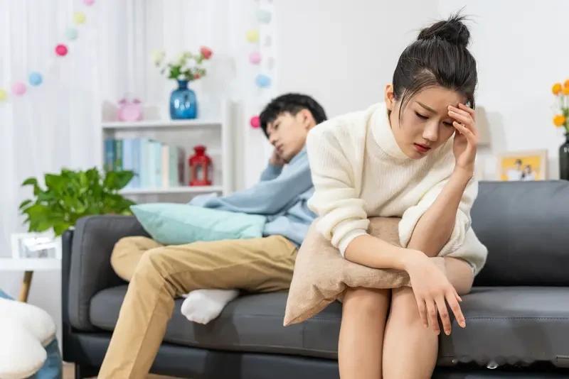 恋爱半年感情是否会变淡，还真不好说。我听身边一些男性朋友说，不用半年，三个月感情