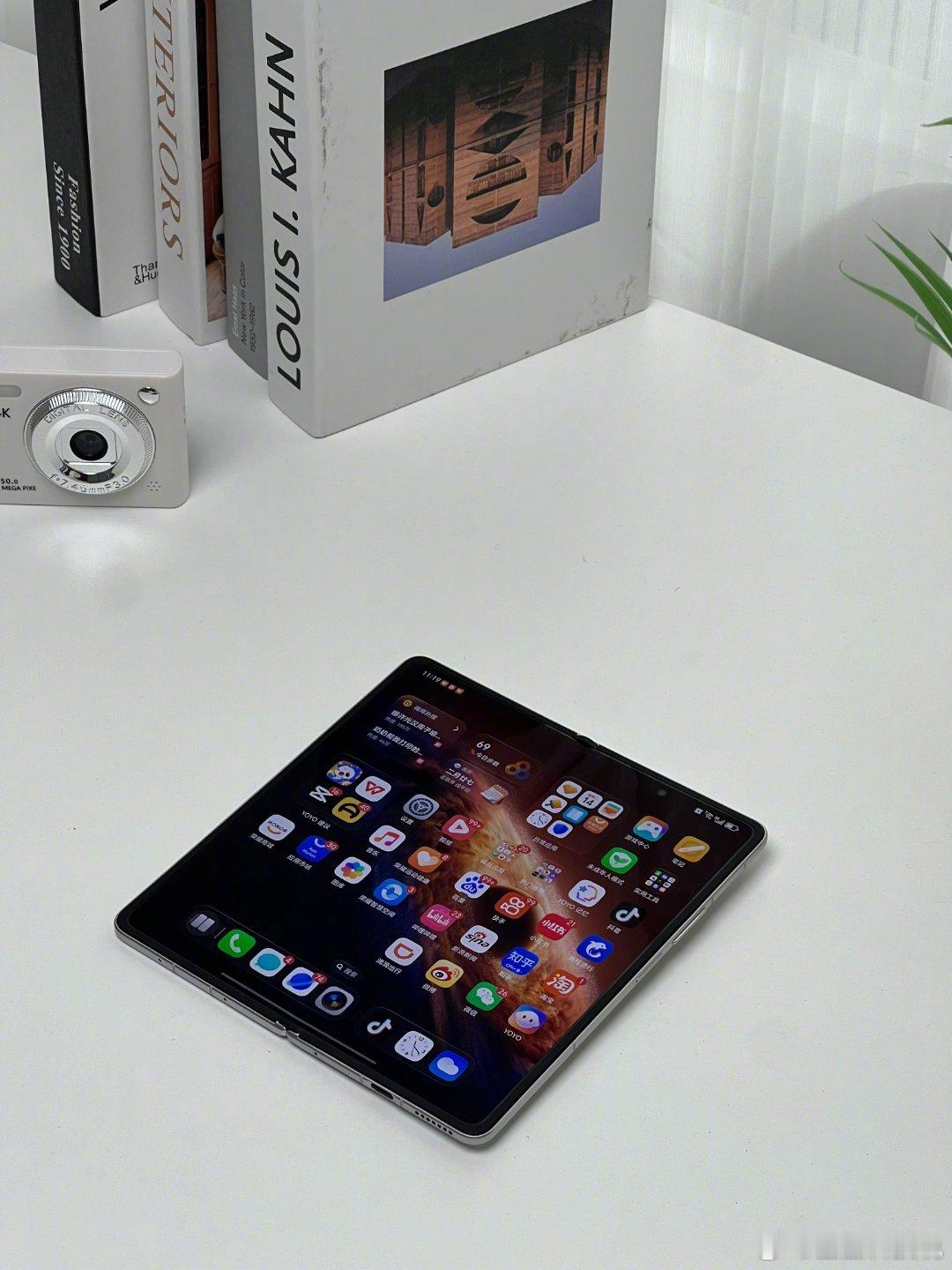 哪种折叠形态才是主流 当初入手荣耀Magic V6，虽然说是奔着目前折叠领域第一