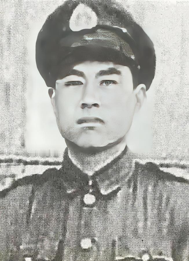 1943年，飞贼“赛狸猫”在北平街头被日本特务当街扇一耳光，飞贼一气之下，竟潜入