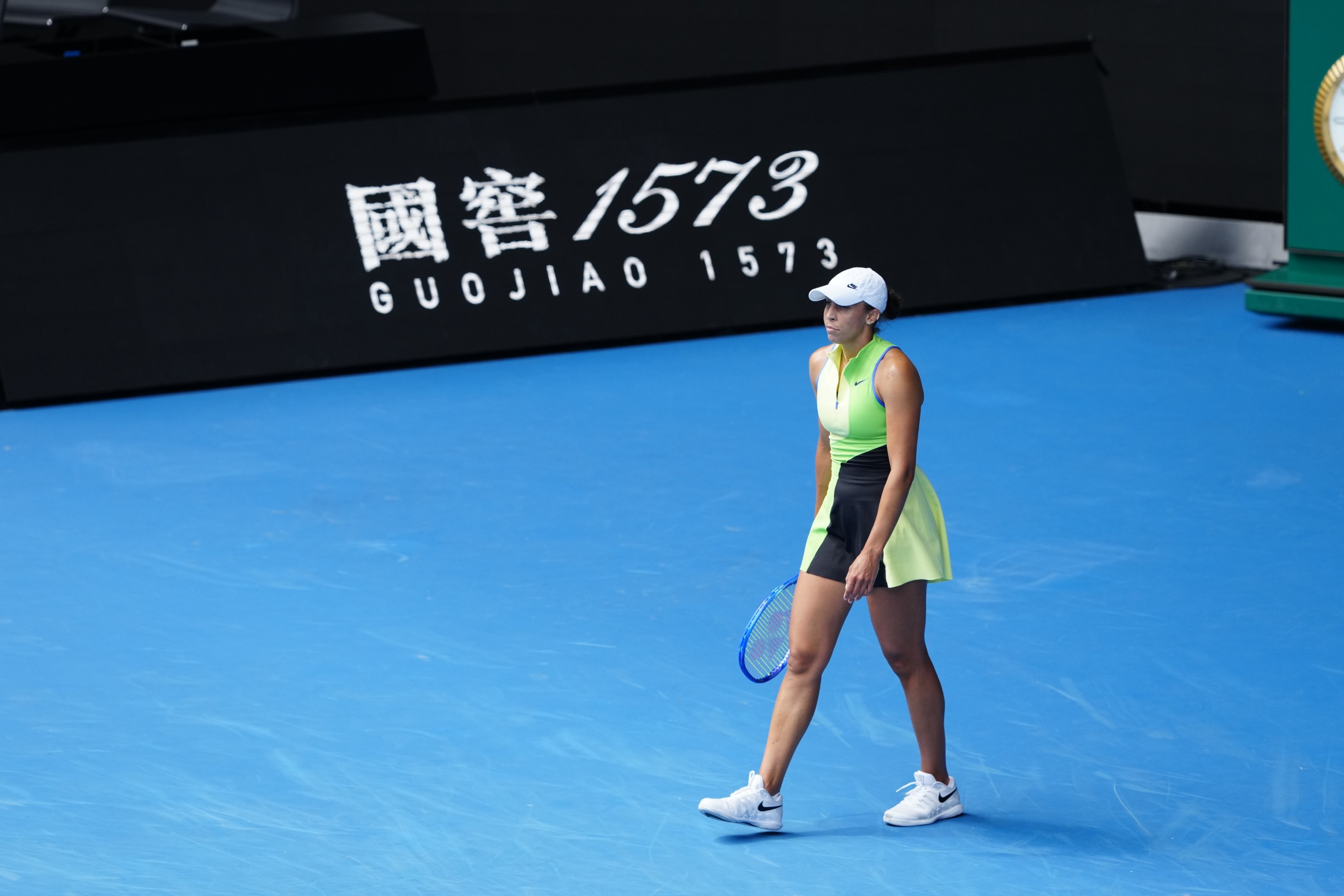 凯斯澳网开门红 凯斯开局0-4后惊醒，7-6(6)/6-1淘汰奥利尼科娃，卫冕之