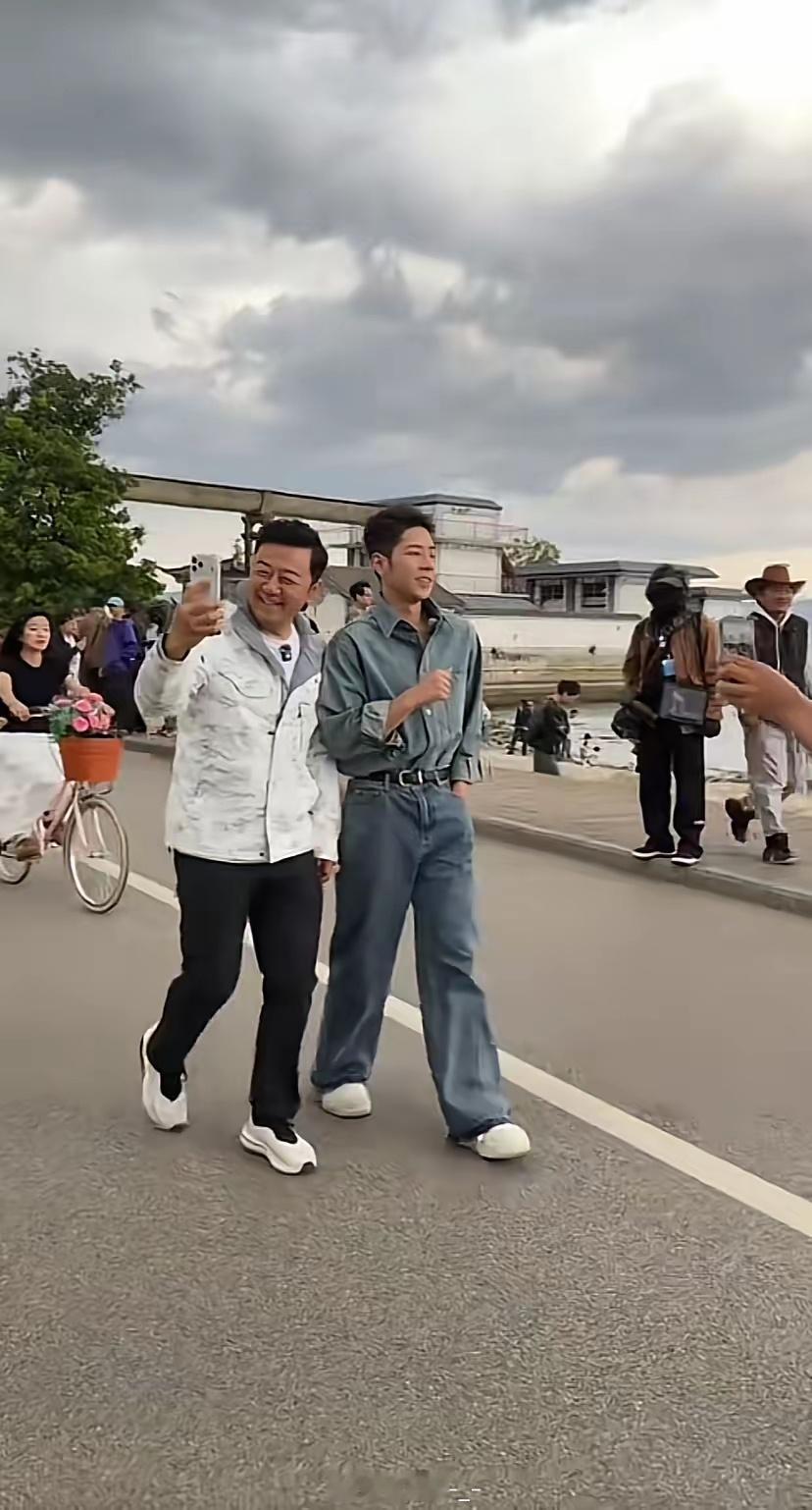 郭涛老师把石头养得真好，一身正气，阳光开朗。在这个被低头族的时代，能培养出这么好