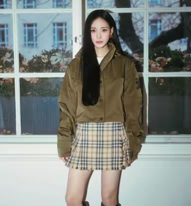 小S二女儿这波时装周真的有点尴尬，明明去了现场，结果全程没被品牌正式认领，说白了