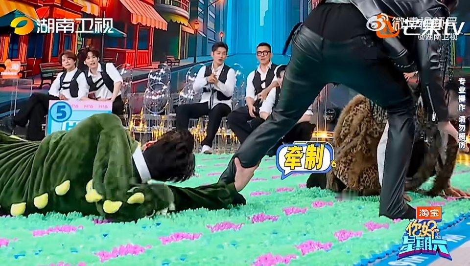 高瀚宇成吴泽林最大拦路虎在指压板上看着就好痛哈哈哈哈！哥哥们真的豁出去了！那句我