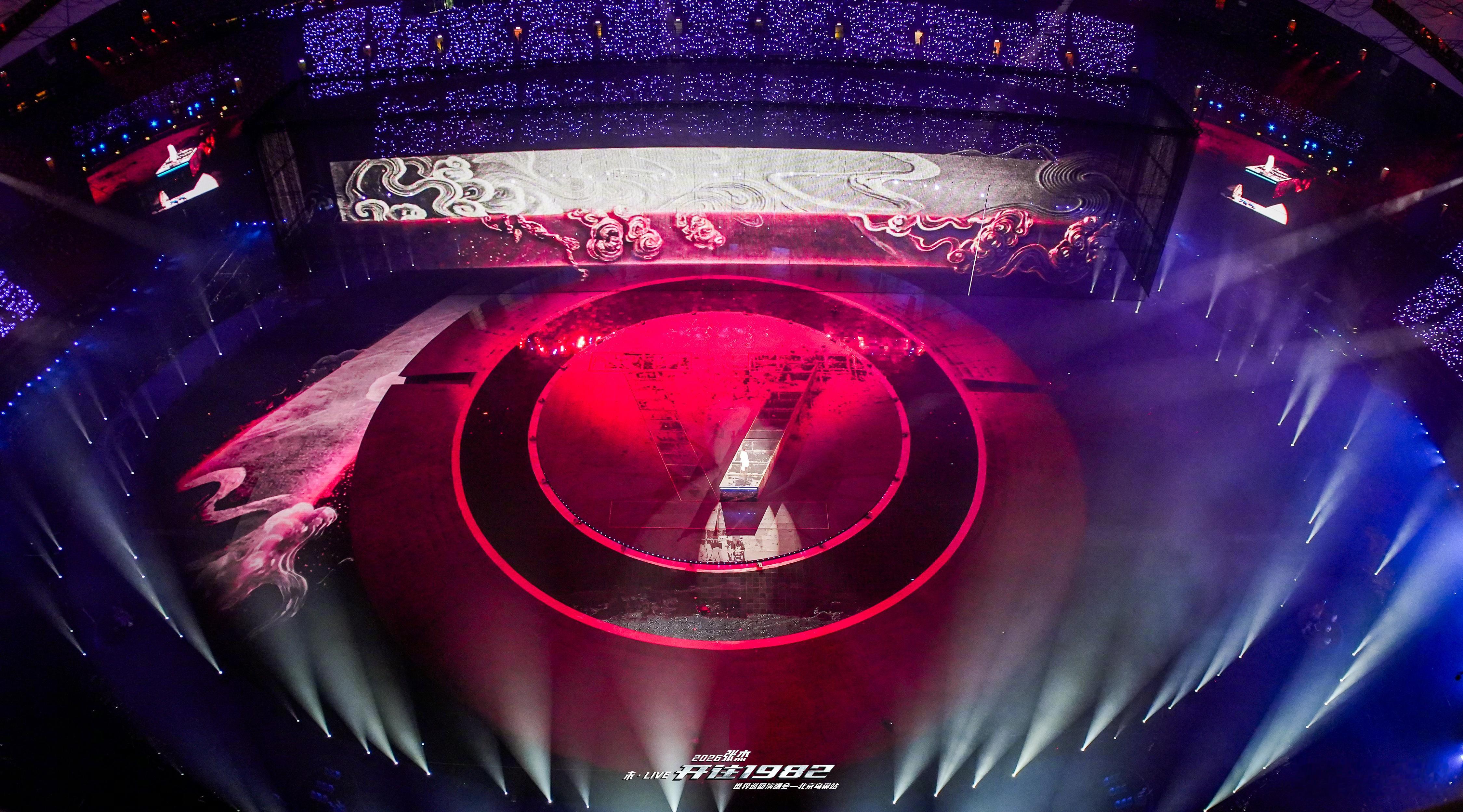 张杰万人雨刷器刷新了鸟巢纪录张杰真的每一场都在刷新纪录！！万人雨刷器也是真的刷新