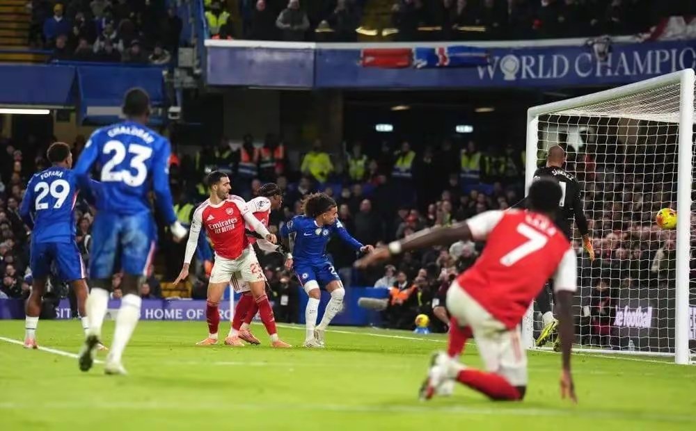 TA：蓝军少一人作战也能游刃有余，詹姆斯展现了队长的担当切尔西阿森纳 英超第13