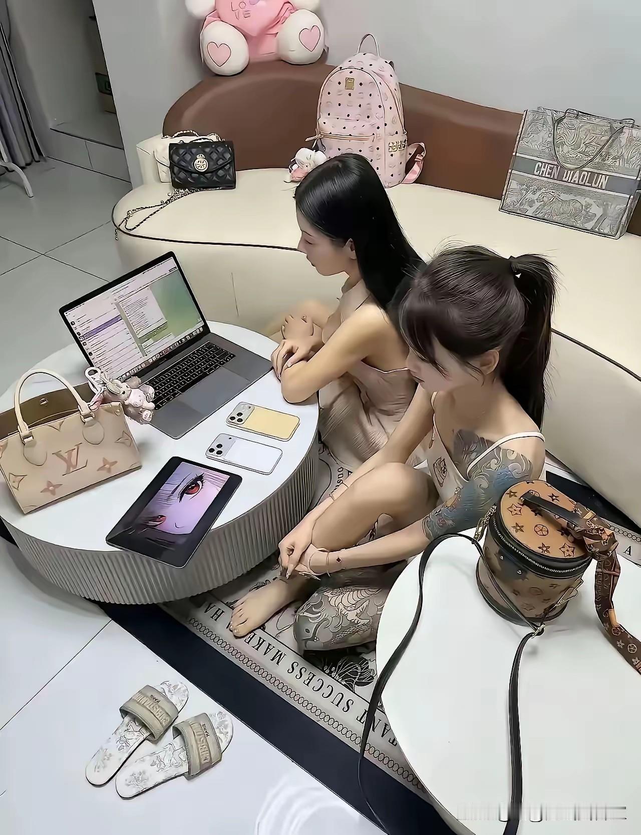 实在想不明白，为什么有些女孩喜欢纹身，难道她们的父母不管，还是管不了！女孩子今后
