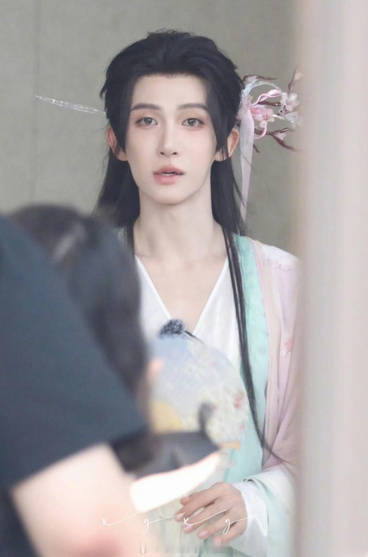 刘宇《天赐的声音》古装路透，小头小脸好精致啊