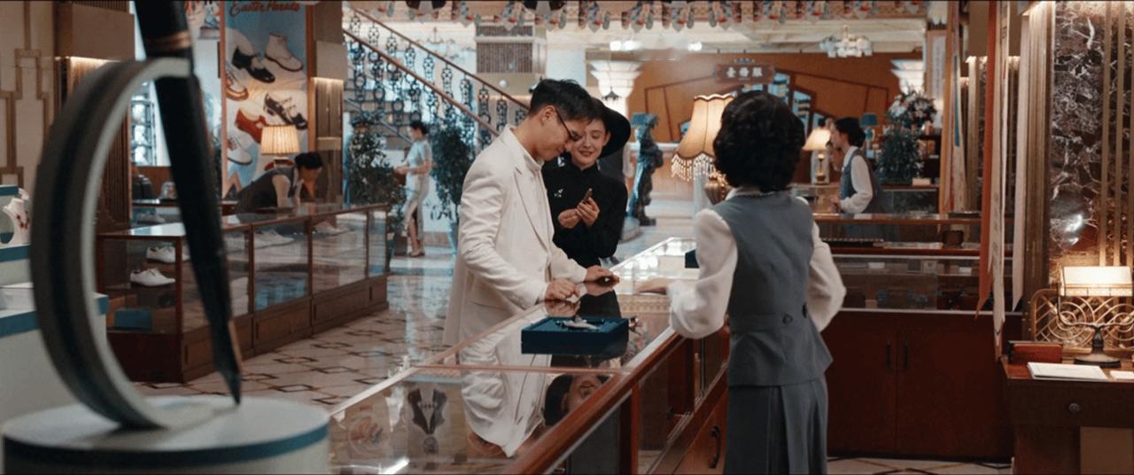 年代剧里也有mean版柜姐 褚韶华遇心机女丝毫不慌，改标价这算计，终究是白费心机