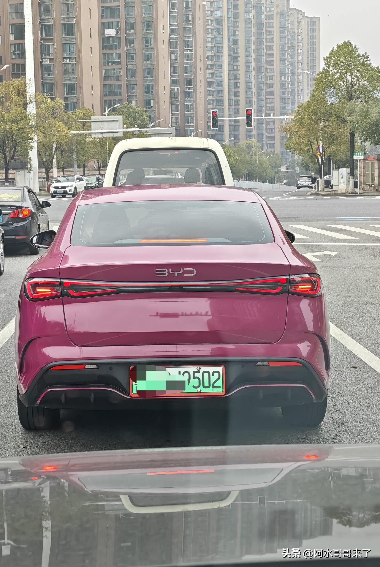 卧槽！这是璀璨洋红吗？比亚迪海报06有这个颜色吗？
