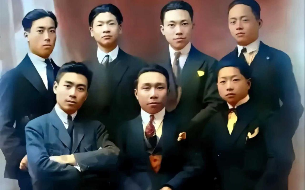 周总理长的真帅，这是1921年留学法国的早期七君子，你能认出几个呢？