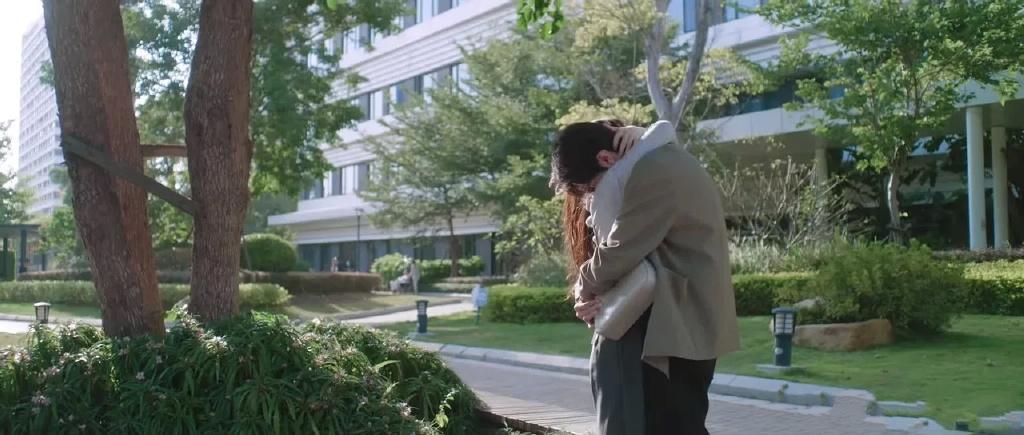 《偷偷藏不住》第24集，陈哲远哭戏真的很牛！偷偷藏不住的几场哭戏都很成功，让人不