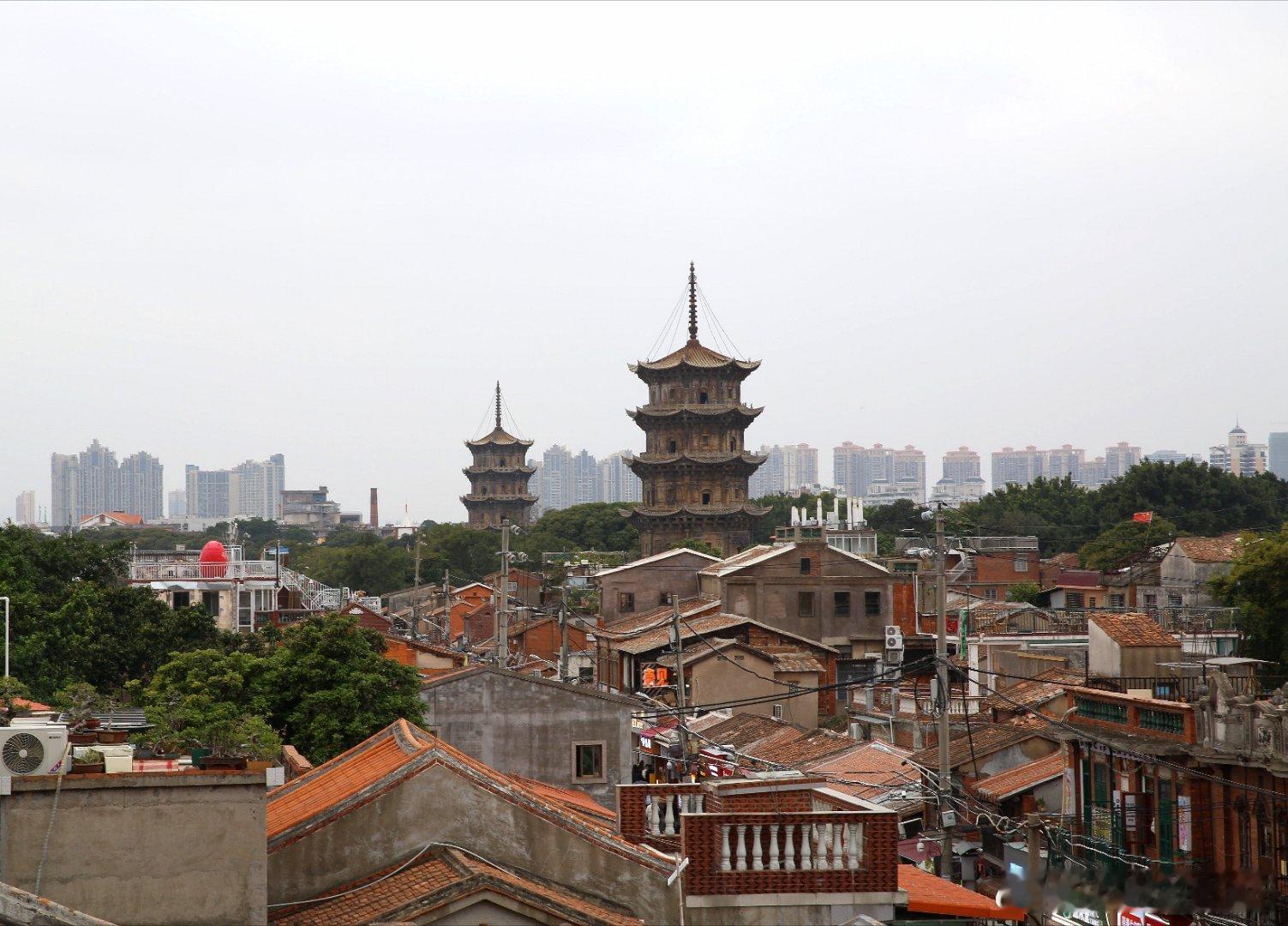 #闽东之行# 国保｜泉州开元寺双塔中国现存最高一对石塔，双塔相距200米，高度相
