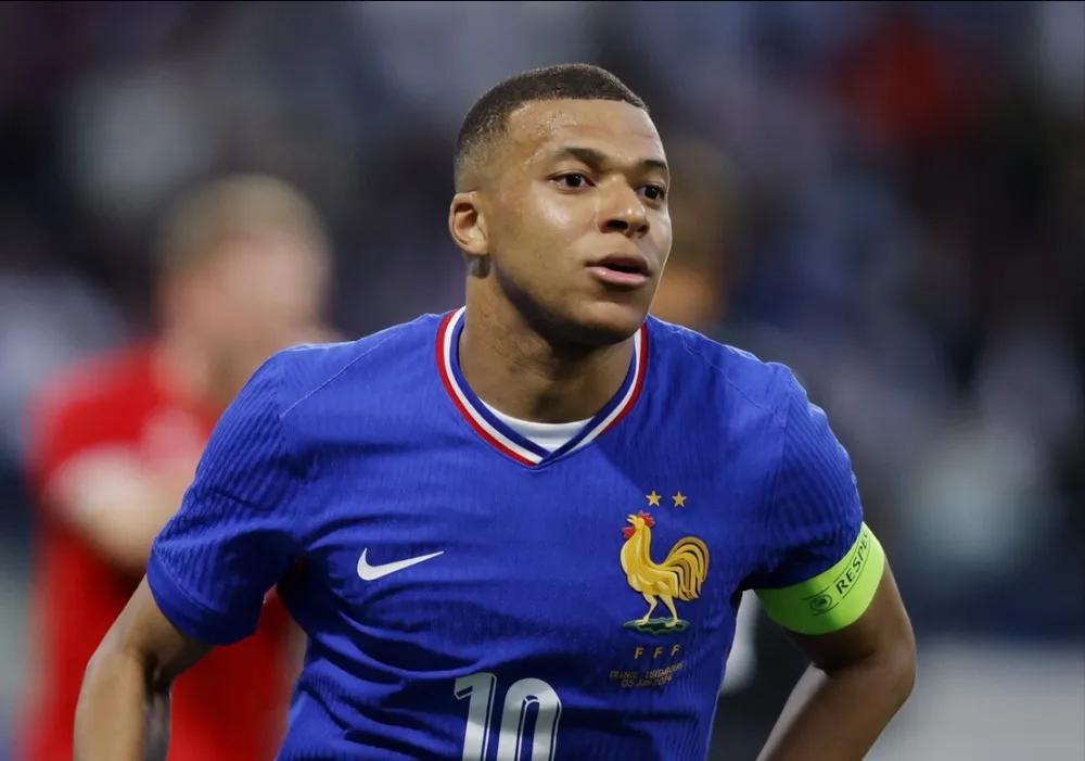 太强了！法国替补阵容也能轻松赢球。图拉姆传射，杜埃双响，哥伦比亚输球没脾气。
德