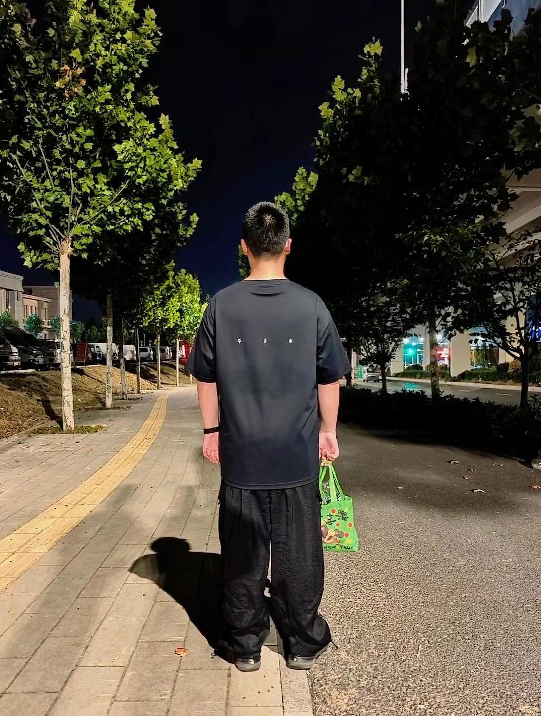 只有经历过初三的家长才知道，这不仅仅是一场孩子的战斗，更是全家的修行。我们成了"