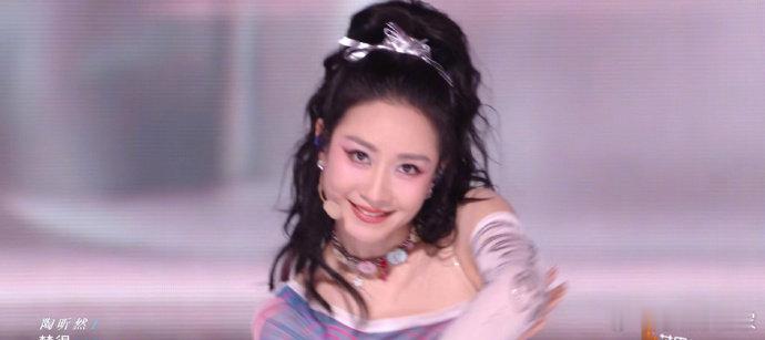 芒果化妆师把陶昕然化成王鸥了 妆造一上气场全开！陶昕然甜酷切换自如，用实力展现姐