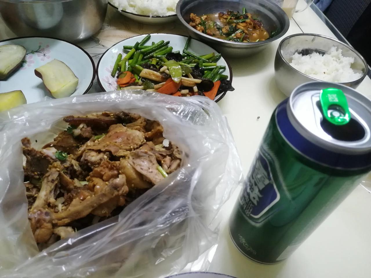 恭喜登哥联手我大威少
暂停减肥计划，简单庆祝下
勇士总冠军！