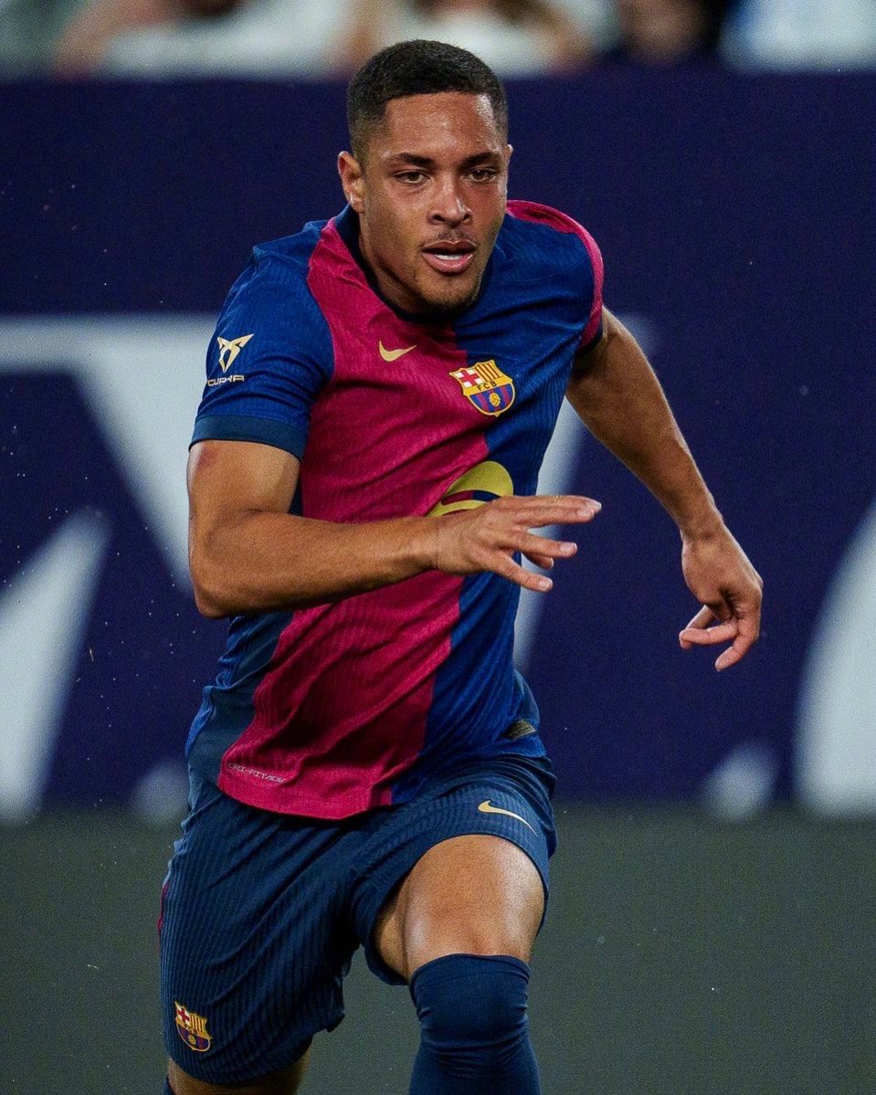 【官方】巴塞罗那足球俱乐部已与皇家贝蒂斯俱乐部达成协议，租借前锋维托尔·罗克至 