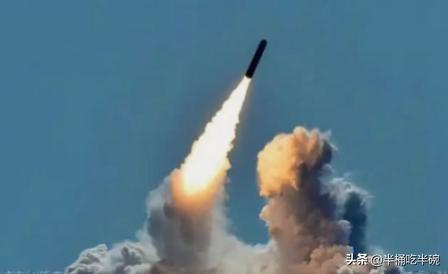 美国不敢打朝鲜，可不是因为心善。朝鲜和伊朗不同，朝鲜是真有核武器，还研发出能打到