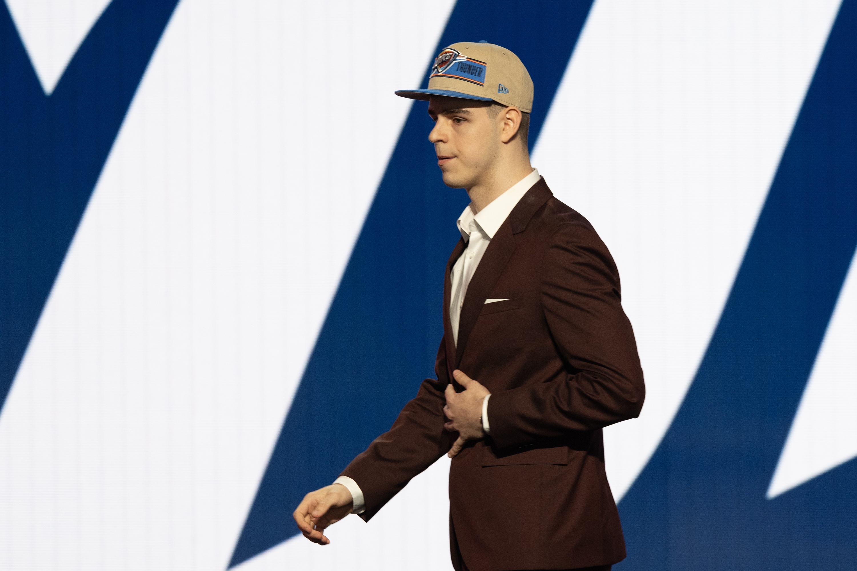 雷霆24年12号秀托皮奇确诊患有睾丸癌！目前托皮奇已开始化疗，回归赛场的时间表尚