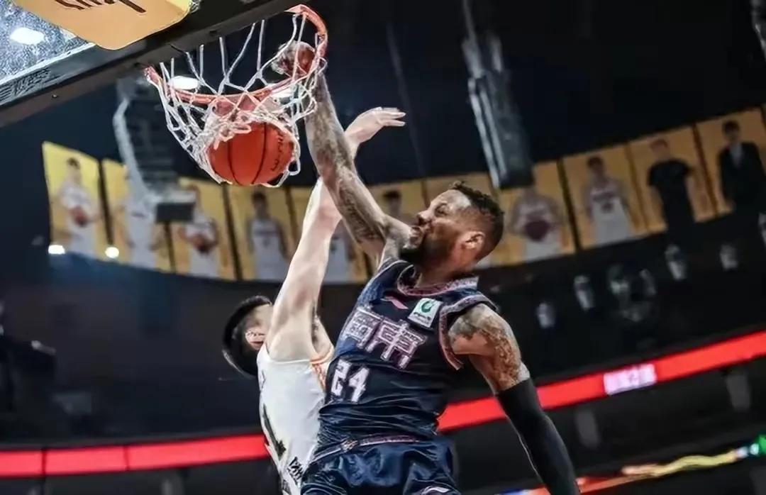 广东内线连伤4人！徐昕7封盖，2个00后率队逆转，杜锋验证4个事实。感觉浙江两队