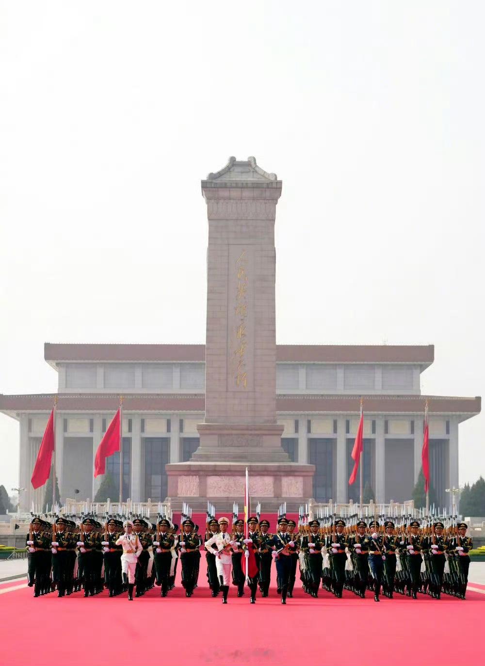珍视和平，自强自立。放飞和平鸽九三盛大阅兵东风61 ​​​