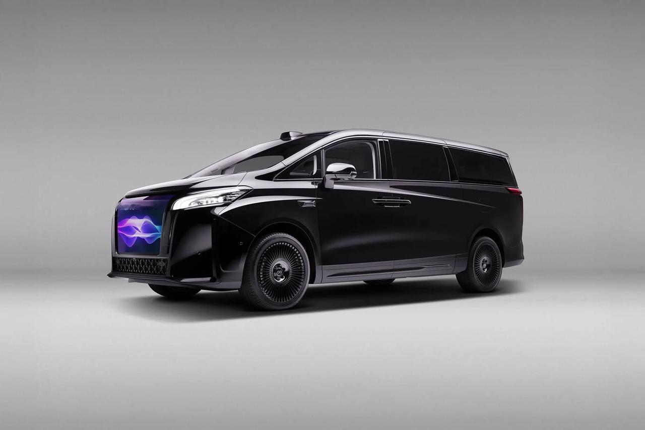 贾跃亭的新车FX Super One在中东阿联酋进行了发布，最离谱的是居然请到了