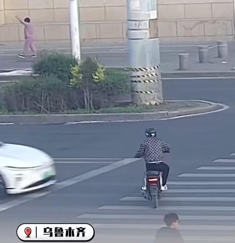 这起交通事故你怎么看？

骑电车的主责，开车的次责，为什么？人行横道斑马线不减速