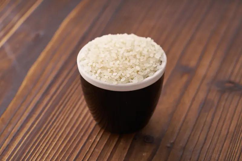 天天吃的白米饭，也就是精米，对身体付出的健康代价太大了。

你知道吗？精米去掉了