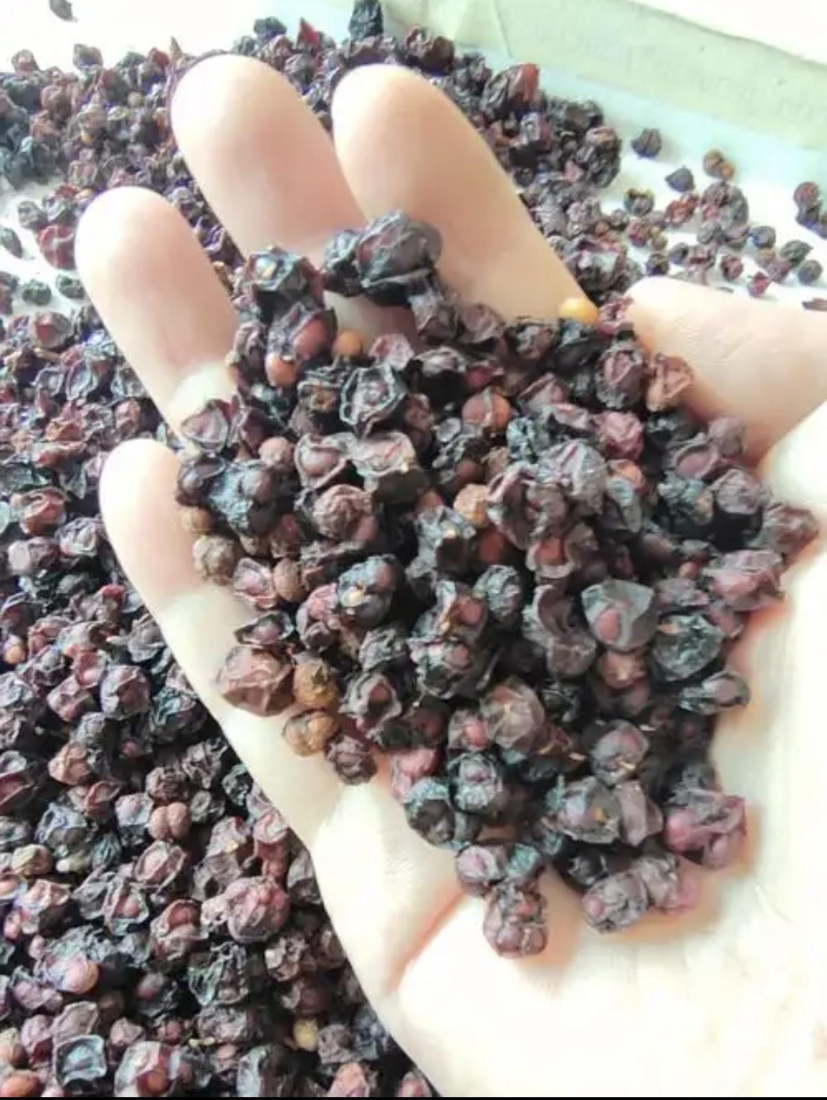 当前暴跌本质是前期暴涨后的产能过剩与资本退潮。解决需“短期止损+长期治本”：
